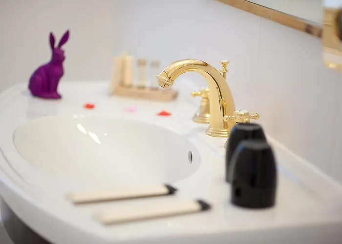 Hotel Waldorf Trocadero Tour Eiffel 4*