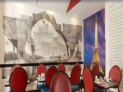 Waldorf Trocadéro Tour Eiffel 4* París
